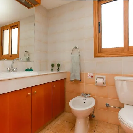 Hera Вилла Полис